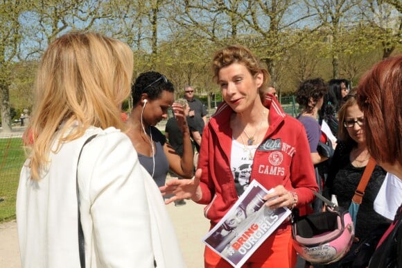 Valerie Trierweiler et Frigide Barjot  au rassemblement au Champ-de-Mars à Paris le 14 Avril 2015 pour les 219 lycéennes enlevées par Boko Haram il y a un an.