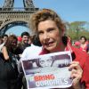 Frigide Barjot  au rassemblement au Champ-de-Mars à Paris le 14 Avril 2015 pour les 219 lycéennes enlevées par Boko Haram il y a un an.