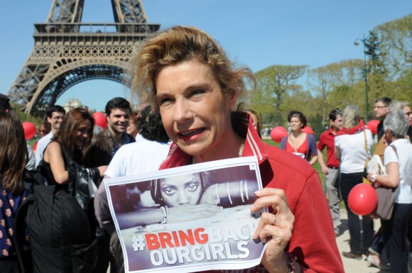 Frigide Barjot  au rassemblement au Champ-de-Mars à Paris le 14 Avril 2015 pour les 219 lycéennes enlevées par Boko Haram il y a un an.