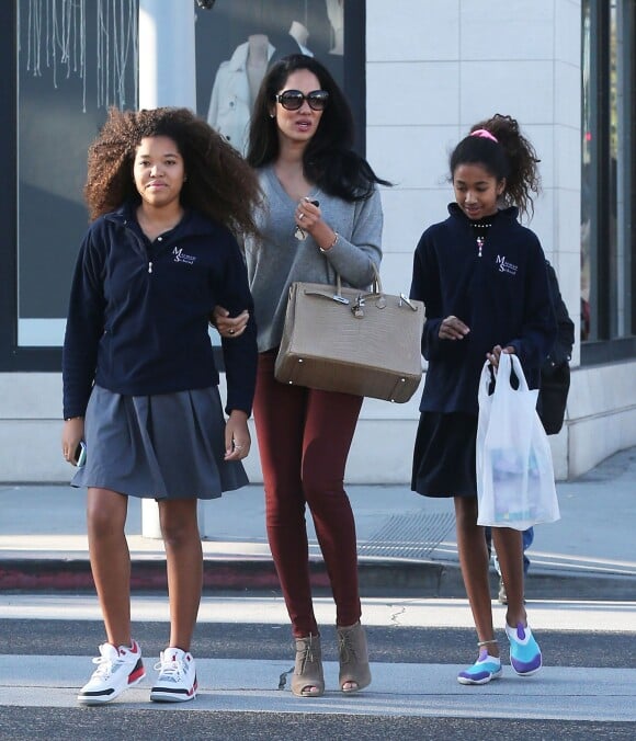 Exclusif - Kimora Lee Simmons et ses filles Ming et Aoki font du shopping à Beverly Hills le  5 février 2014