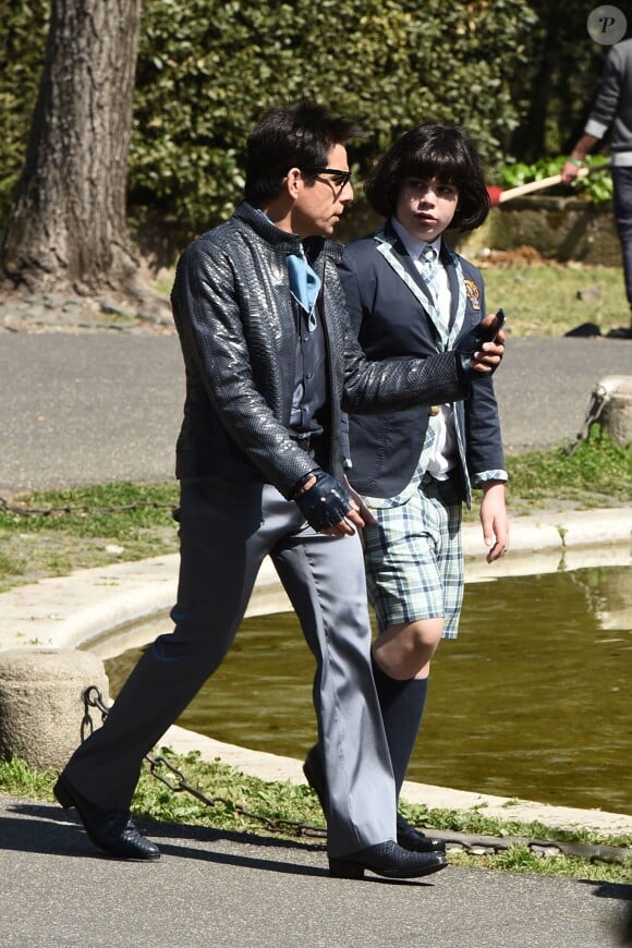 Ben Stiller et le jeune acteur Cyrus Arnold sur le tournage de Zoolander 2 à Rome, le 13 avril 2015.