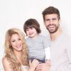 Shakira prend la pose avec son mari Gerard Piqué et leur fils Milan, le 19 janvier 2015