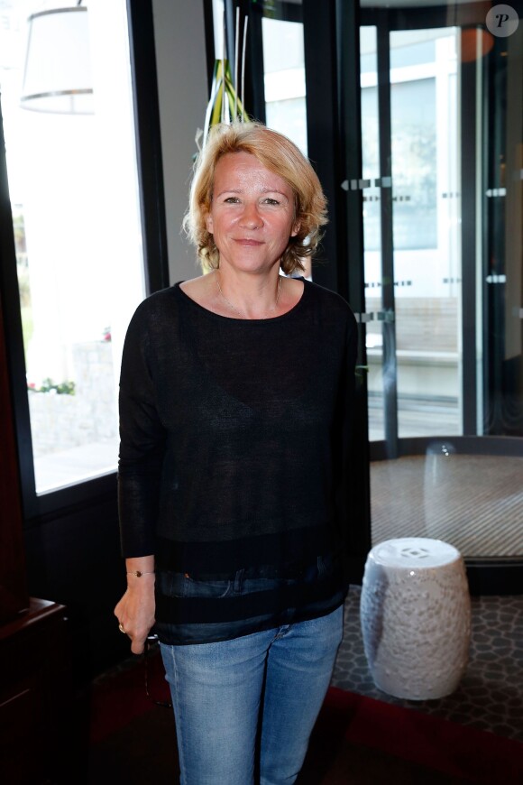 Ariane Massenet le 11 avril 2015 lors de la réouverture de l'Hôtel Le Royal Barrière après cinq mois de travaux orchestrés par la décoratrice Chantal Peyrat, à l'occasion d'un dîner inaugural concocté par le chef Pierre Gagnaire, dans la brasserie Fouquet's de l'établissement.