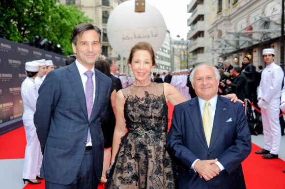Nicolas Béliard (directeur du Peninsula Paris), The Honourable Sir Michael Kadoorie et sa femme Lady Kadoorie - Inauguration de l'hôtel "The Peninsula" à Paris le 16 avril 2015.