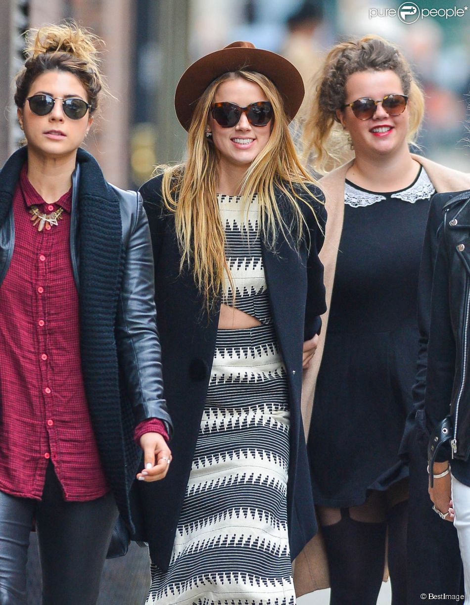 Amber Heard avec sa soeur Whitney et ses amies à New York le 17 avril 2015.
