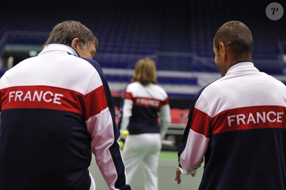 Amélie Mauresmo, enceinte, le 18 avril 2015 lors de la demi-finale de Fed Cup de la France contre la République tchèque.