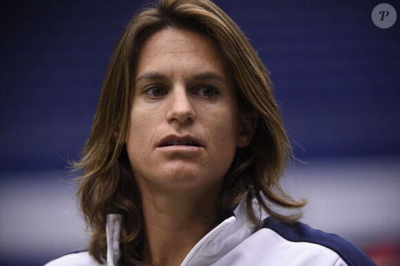 Amélie Mauresmo, enceinte, le 18 avril 2015 lors de la demi-finale de Fed Cup de la France contre la République tchèque.