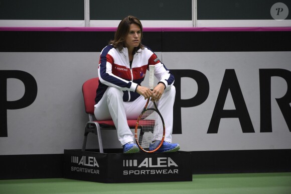 Amélie Mauresmo, enceinte, le 18 avril 2015 lors de la demi-finale de Fed Cup de la France contre la République tchèque.