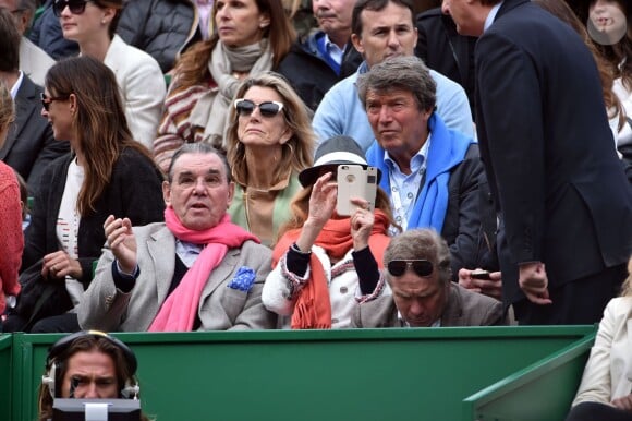 L'actrice Cyrielle Clair et son époux Michel Corbière, à gauche, le patron d'Aquaboulevard, et l'ancien champion de Tennis, Pierre Barthès, ont assisté à la victoire de Novak Djokovic en 3 sets sur Tomas Berdych en finale de la 109ème édition du Monte Carlo Rolex Masters à Roquebrune-Cap-Martin le 19 avril 2015. 