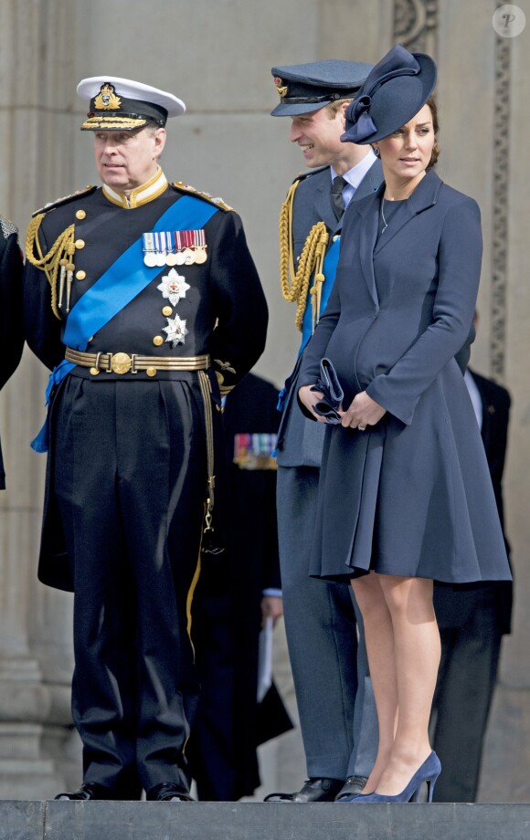 Kate Middleton à quelques semaines de la naissance de son second enfant, le 13 mars 2015 à la cathédrale St Paul, pour une messe commémorant l'engagement britannique en Afghanistan.