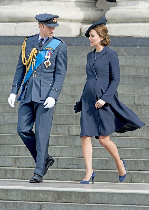 Kate Middleton à quelques semaines de la naissance de son second enfant, le 13 mars 2015 à la cathédrale St Paul, pour une messe commémorant l'engagement britannique en Afghanistan.