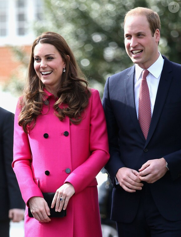 La duchesse Catherine de Cambridge le 27 mars 2015 à Londres lors de sa dernière sortie officielle, avec le prince William, avant la naissance de son second enfant.