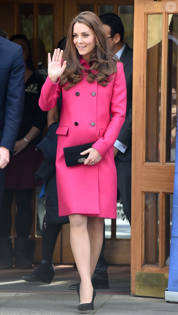 La duchesse Catherine de Cambridge le 27 mars 2015 à Londres lors de sa dernière sortie officielle, avec le prince William, avant la naissance de son second enfant.