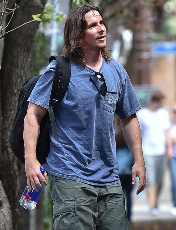 Exclusif - Christian Bale à la sortie d'un cabinet médical d'orthopédie à La Nouvelle-Orléans, le 22 mars 2015.