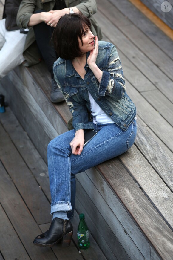 Dakota Johnson en tournage à New York le 27 avril 2015.