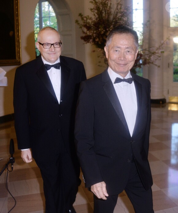 George Takei et Brad Takei lors d'un dîner en l'honneur du Premier ministre japonais Shinzo Abe à la Maison Blanche à Washington le 28 avril 2015.