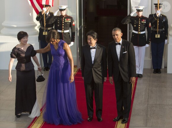 Akie Abe, Michelle Obama, Shinzo Abe et Barack Obama lors d'un dîner à la Maison Blanche à Washington le 28 avril 2015.
