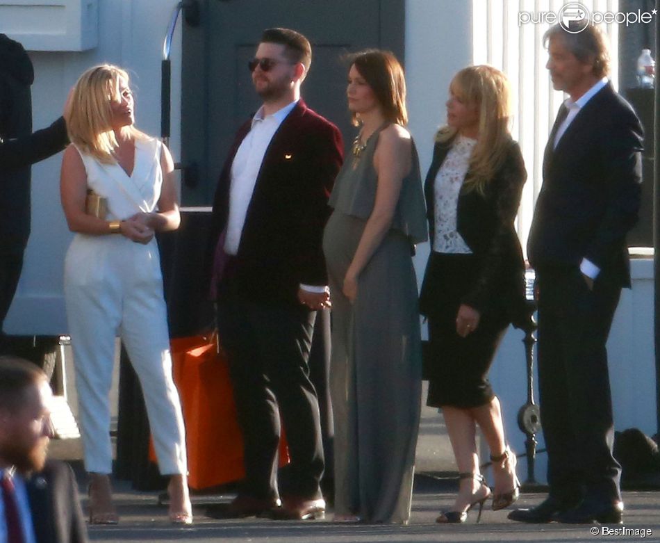  Exclusif - Prix Sp&amp;eacute;cial - No web - No blog - Reese Witherspoon, Jack Osbourne et sa femme Lisa Stelly enceinte, Rosanna Arquette - Anniversaire de Robert Downey Jr. qui f&amp;ecirc;te ses 50 ans le 4 avril 2015 avec de nombreux invit&amp;eacute;s au Barker Hangar &amp;agrave; Santa Monica. Exclusive - For Germany Call For Price - No web - No blog - Celebrities spotted at Robert Downey Jr.&#039;s 50th birthday bash at Barker Hangar in Santa Monica, California on April 4, 2015. Robert was seen carrying a lunch box, which all of the guests got, a lunch box filled with gifts.04/04/2015 - Santa Monica 