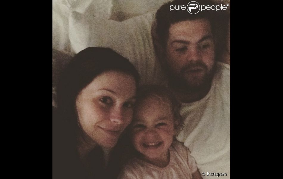  Lisa Osbourne est rentr&amp;eacute;e chez elle pour le bonheur de son mari Jack et leur fille Pearl a ajout&amp;eacute; une photo sur son compte Instagram, le 29 avril 2015  