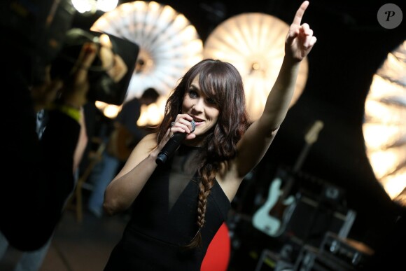 Exclusif - La chanteuse Zaz - Backstage de l'enregistrement de l'émission Spécial Johnny Hallyday, "Johnny, la soirée événement", qui sera diffusée sur TF1 en prime-time le 20 décembre