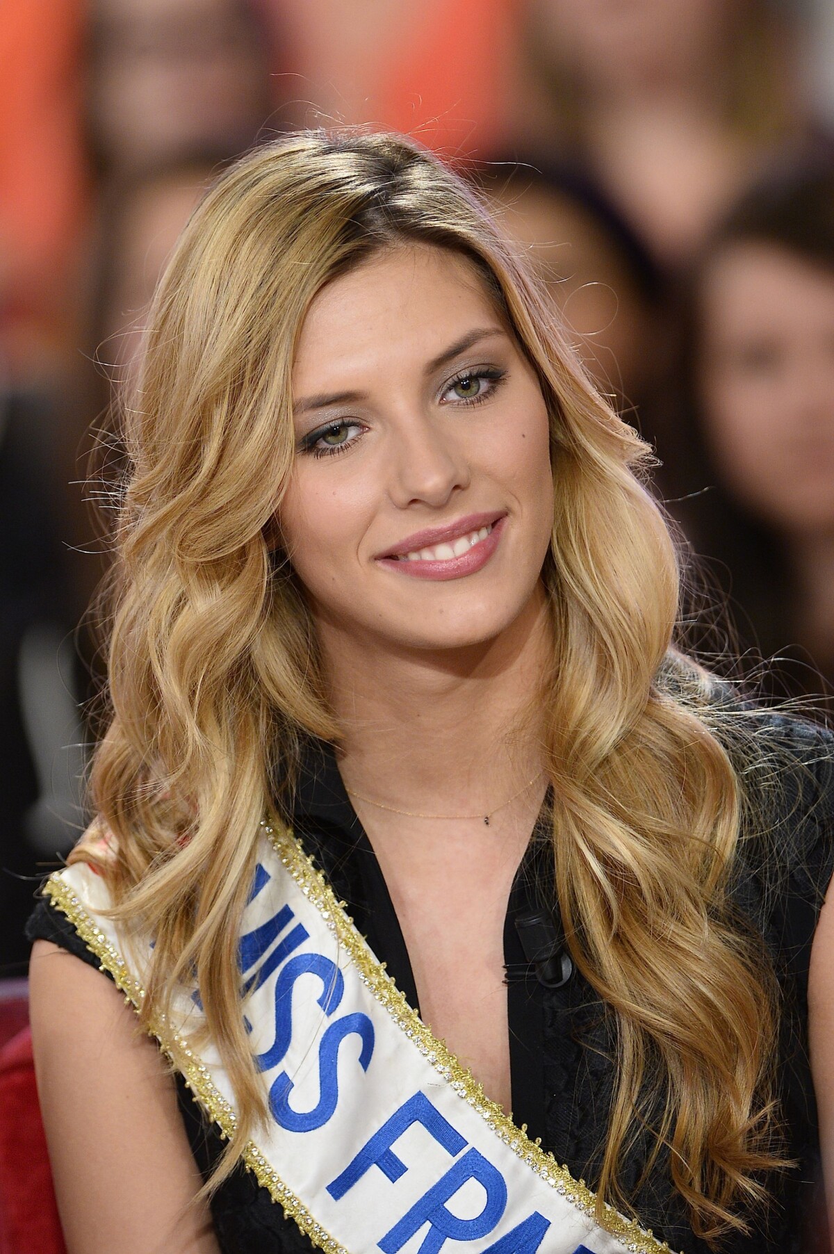 Camille Cerf : Miss France 2015 prête à succomber à la chirurgie esthétique  ? - Purepeople