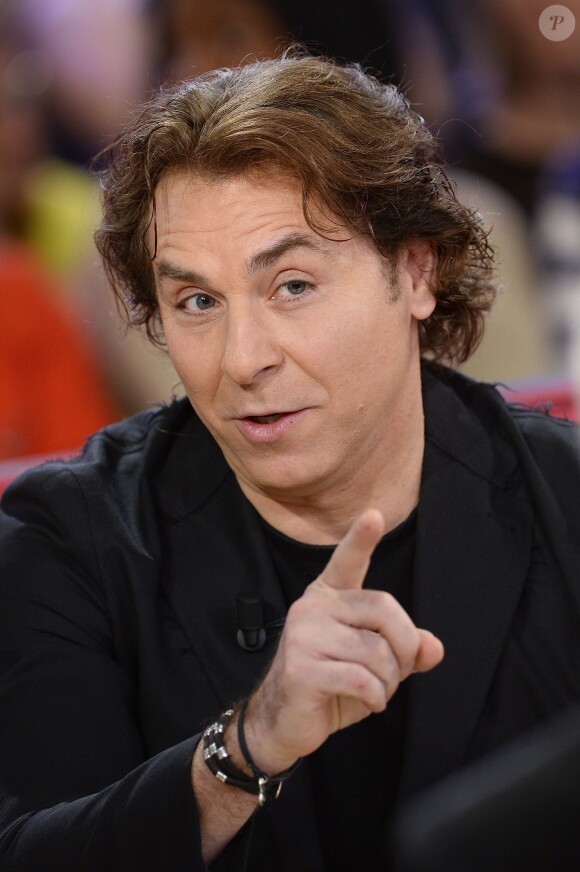 Roberto Alagna participe à l'enregistrement de Vivement dimanche sur France 2, le 29 avril (diffusion de l'émission : le dimanche 3 mai sur France 2).