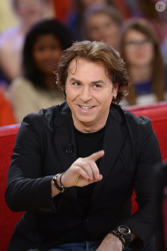 Roberto Alagna participe à l'enregistrement de Vivement dimanche sur France 2, le 29 avril (diffusion de l'émission : le dimanche 3 mai sur France 2).