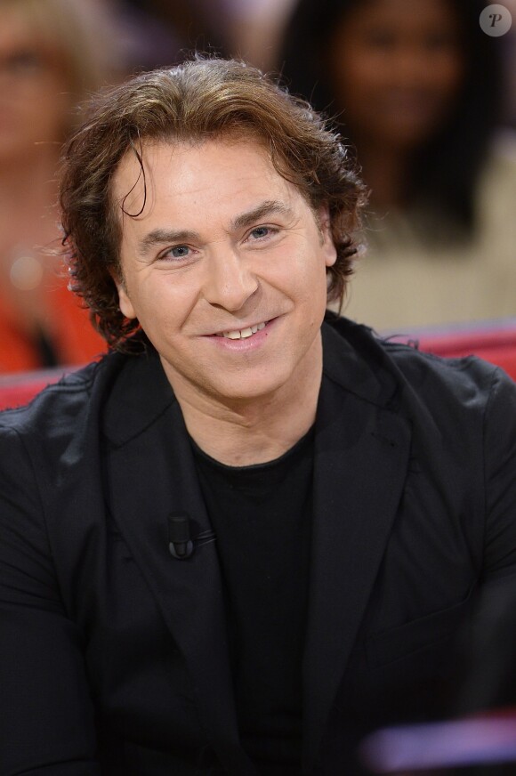 Roberto Alagna participe à l'enregistrement de Vivement dimanche sur France 2, le 29 avril (diffusion de l'émission : le dimanche 3 mai sur France 2).