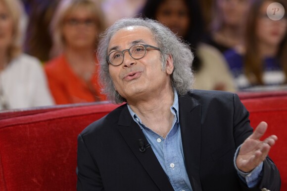 Frédéric Zeitoun participe à l'enregistrement de Vivement dimanche sur France 2, le 29 avril (diffusion de l'émission : le dimanche 3 mai sur France 2).