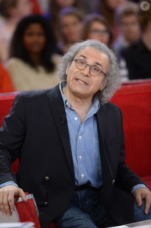 Frédéric Zeitoun participe à l'enregistrement de Vivement dimanche sur France 2, le 29 avril (diffusion de l'émission : le dimanche 3 mai sur France 2).