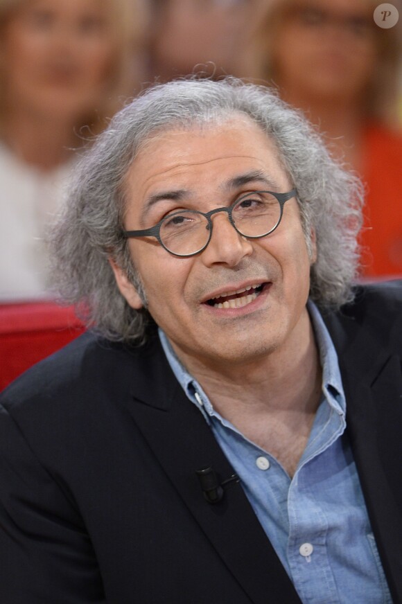 Frédéric Zeitoun participe à l'enregistrement de Vivement dimanche sur France 2, le 29 avril (diffusion de l'émission : le dimanche 3 mai sur France 2).