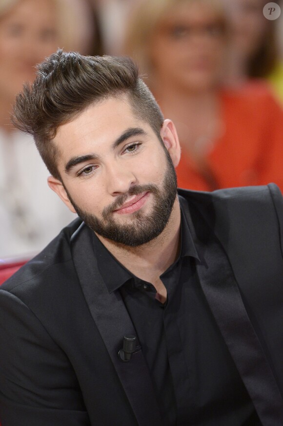 Kendji Girac participe à l'enregistrement de Vivement dimanche sur France 2, le 29 avril 2015 (diffusion de l'émission : le dimanche 3 mai 2015 sur France 2).