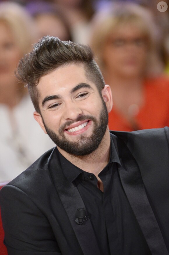 Kendji Girac participe à l'enregistrement de Vivement dimanche sur France 2, le 29 avril 2015 (diffusion de l'émission : le dimanche 3 mai 2015 sur France 2).
