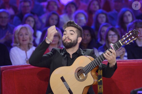 Kendji Girac participe à l'enregistrement de Vivement dimanche sur France 2, le 29 avril 2015 (diffusion de l'émission : le dimanche 3 mai 2015 sur France 2).