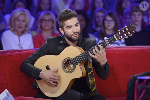 Kendji Girac participe à l'enregistrement de Vivement dimanche sur France 2, le 29 avril 2015 (diffusion de l'émission : le dimanche 3 mai 2015 sur France 2).