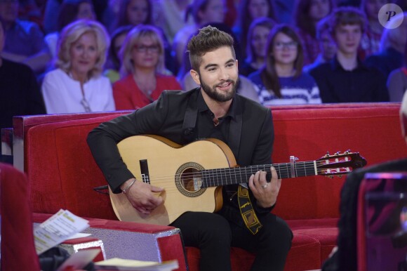 Kendji Girac participe à l'enregistrement de Vivement dimanche sur France 2, le 29 avril 2015 (diffusion de l'émission : le dimanche 3 mai 2015 sur France 2).