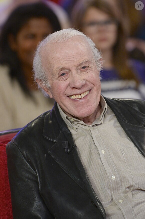 Jacques Balutin participe à l'enregistrement de Vivement dimanche sur France 2, le 29 avril 2015 (diffusion de l'émission : le dimanche 3 mai 2015 sur France 2).