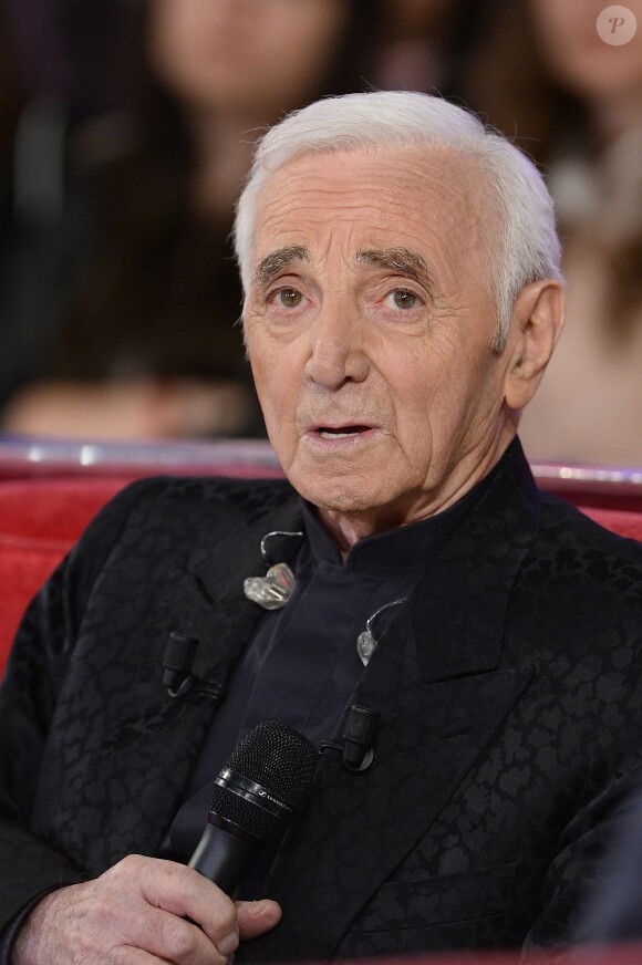 Charles Aznavour participe à l'enregistrement de Vivement dimanche sur France 2, le 29 avril 2015 (diffusion de l'émission : le dimanche 3 mai 2015 sur France 2).