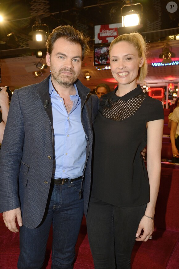 Clovis Cornillac et Lilou Fogli participent à l'enregistrement de Vivement dimanche sur France 2, le 29 avril 2015 (diffusion de l'émission : le dimanche 3 mai 2015 sur France 2).
