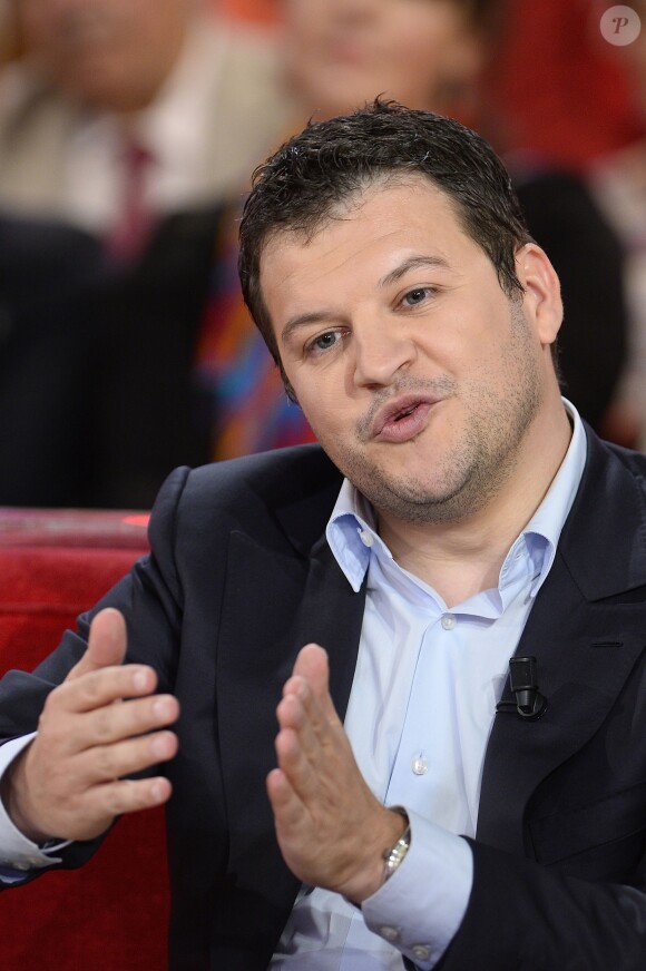 Guillaume Musso à l'enregistrement de Vivement dimanche, le 29 avril 2015 (diffusion de l'émission : le dimanche 3 mai 2015 sur France 2).