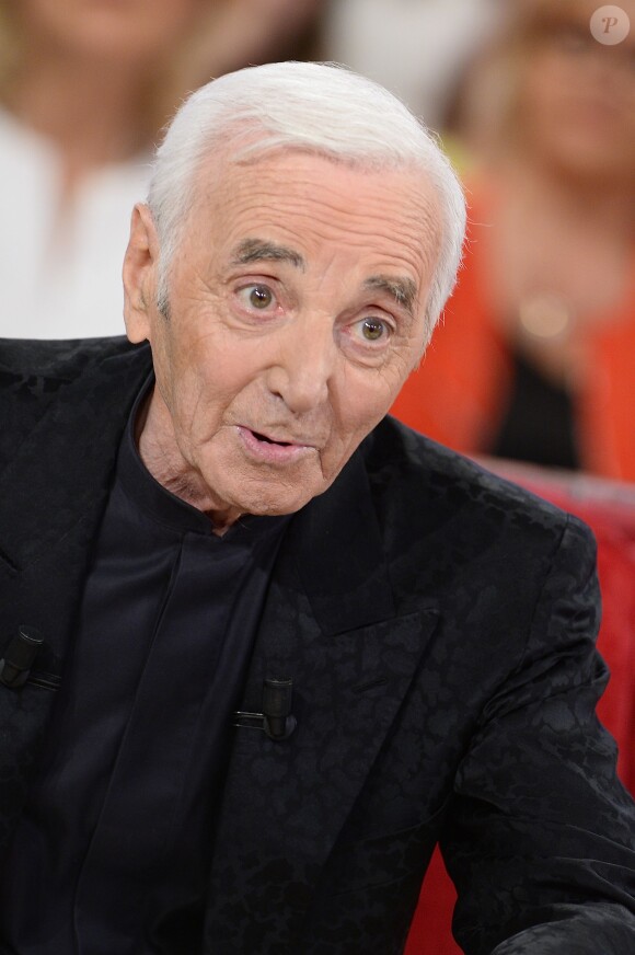 Charles Aznavour à l'enregistrement de Vivement dimanche, le 29 avril 2015 (diffusion de l'émission : le dimanche 3 mai 2015 sur France 2).