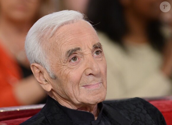 Charles Aznavour à l'enregistrement de Vivement dimanche, le 29 avril 2015 (diffusion de l'émission : le dimanche 3 mai 2015 sur France 2).