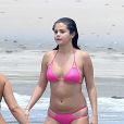 Exclusif - Selena Gomez se baigne avec des amis sur une plage de Puerto Vallarta, au Mexique, le 15 avril 2015.