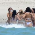 Exclusif - Prix spécial - Selena Gomez profite d'une belle journée ensoleillée avec des amis sur une plage à Puerto Vallarta au Mexique, le 15 avril 2015 15/04/2015 - Puerto Vallarta