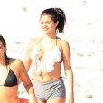 Exclusif - Selena Gomez se baigne avec des amis sur une plage de Puerto Vallarta, au Mexique, le 18 avril 2015.