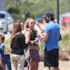 Britney Spears regarde ses fils jouer au football en compagnie de son nouveau petit ami à Woodland Hills le 3 mai 2015. 