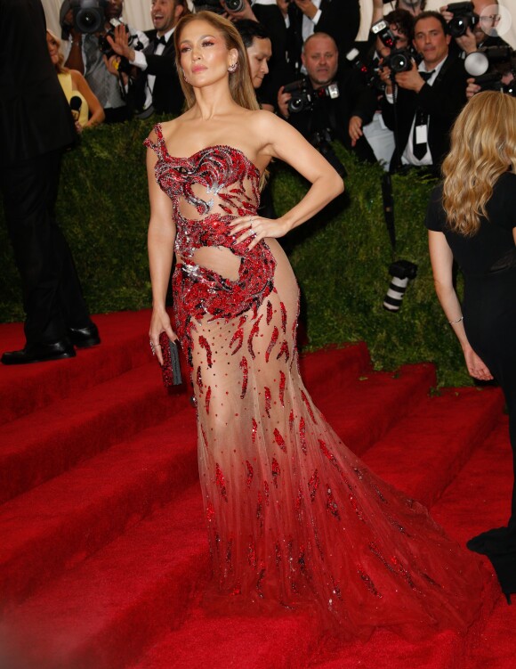 Jennifer Lopez - Soirée Costume Institute Gala 2015 dit Met Ball au Metropolitan Museum of Art à New York, le 4 mai 2015