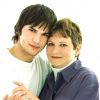 Ashton Kutcher et sa mère Diane. (capture d'écran)