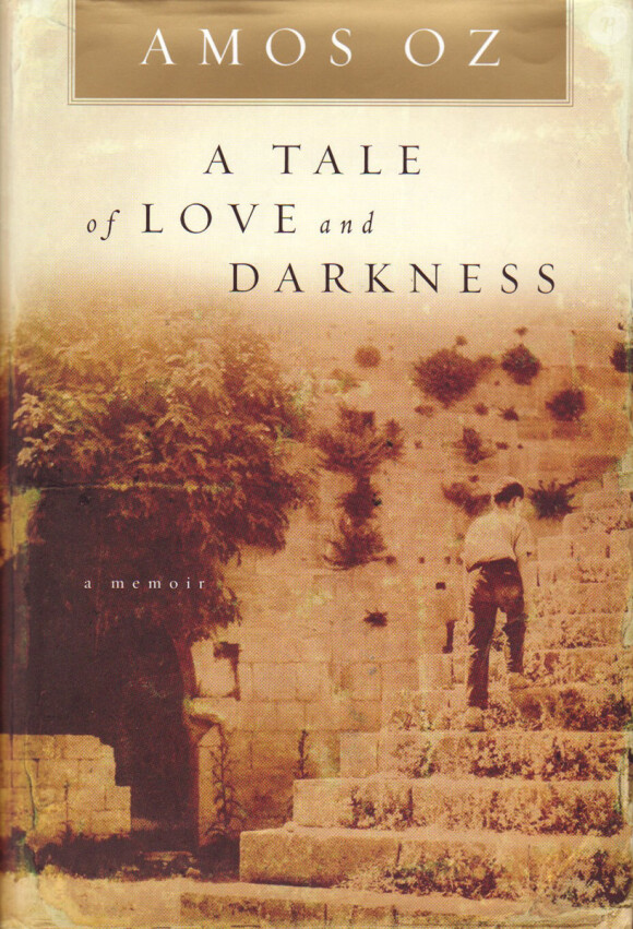 Couverture du roman d'Amos Oz A Tale of Love and Darkness (Une histoire d'amour et de ténèbres), adapté par Natalie Portman au cinéma.