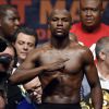 Floyd Mayweather lors de la pesée à la MGM Grand Garden Arena de Las Vegas le 1er mai 2015 avant "le combat du siècle"